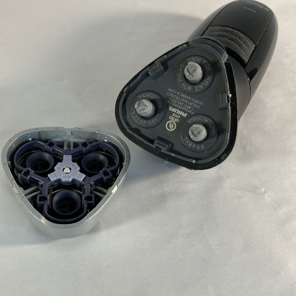 Philips Norelco Rechargeable Electric  Razor Shaver - Picture 8 of 8